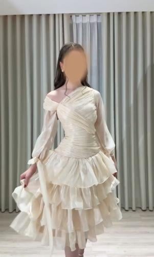 فستان اوف وايت طبقات