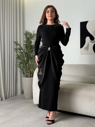 فستان اسود ناعم