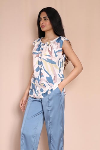 طقم نسائي أنيق ببلوزة منقوشة وبنطلون ساتان واسع