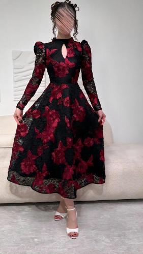 فستان اسود بورد احمر