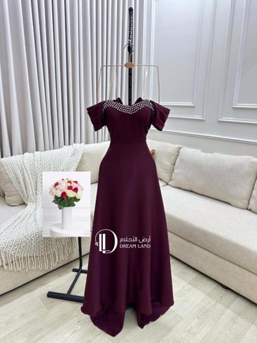 فستان سهرة بياقة مطرزة وخصر محدد