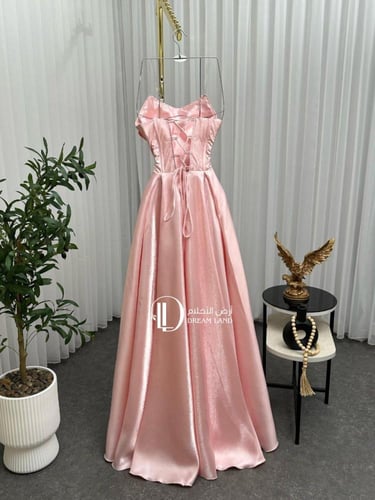 فستان سهرة وردي بقصة أميرات