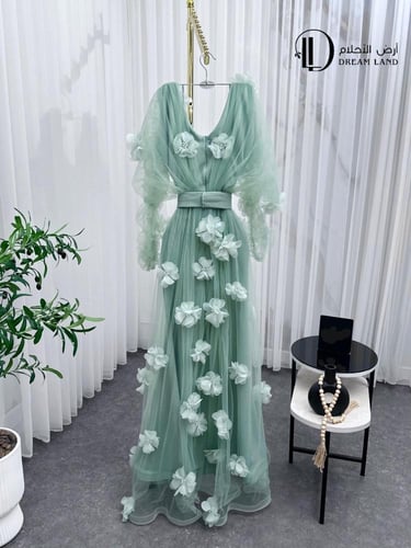 فستان طويل أخضر بقصة كلوش مع أكمام شيفون