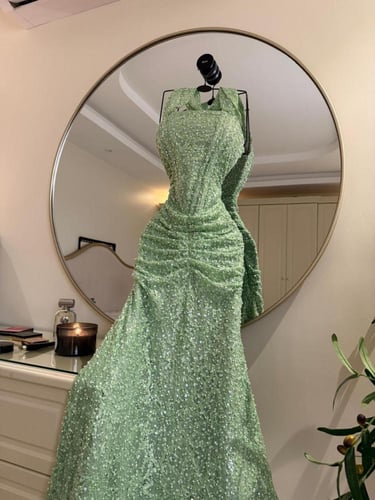 فستان سهرة بترتر وقصة هالتر