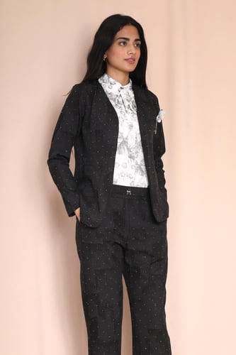 طقم نسائي بنطلون