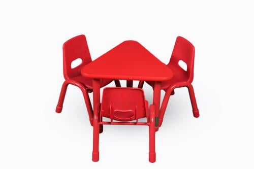 طاولة حمراء مثلث