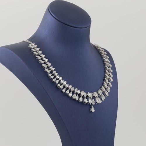 طقم ذهب ابيض بتصميم الماس - عيار 18