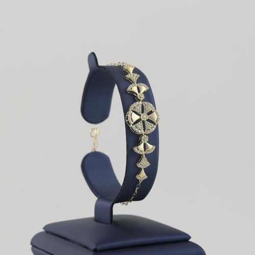 طقم ذهب مثلثات مطفية بأطراف لماعة - عيار 18