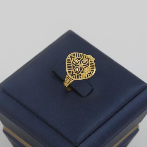Oval gold ring with columns and flower engraving -...
