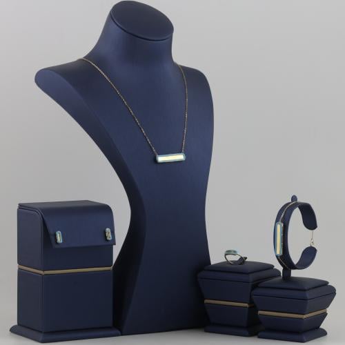 طقم ذهب بيضاوي بأطراف فصوص لماعة - عيار 18