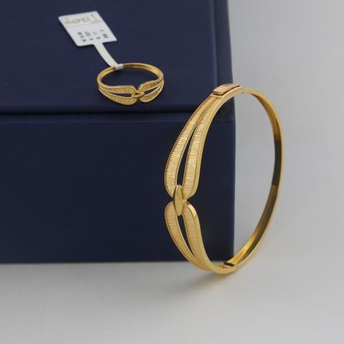 اسوارة و خاتم ذهب بتصميم ملتف مميز - عيار 21