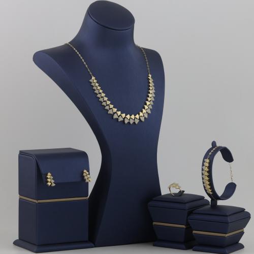 Gold set with shell design, shiny and matte - 18 karat