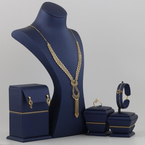 طقم ذهب معين مزخرف مع دلايات - عيار 21