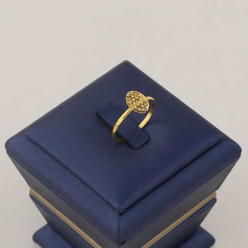 طقم ذهب بيضاوي بأجزاء منقوشة - عيار 21