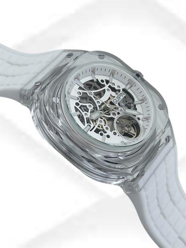 ساعة شفافة باللون الأبيض