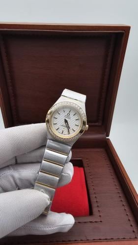 ساعة أوميغا كونستليشن