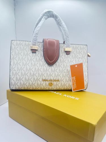 حقيبة يد نسائية أنيقة بيج – Michael Kors