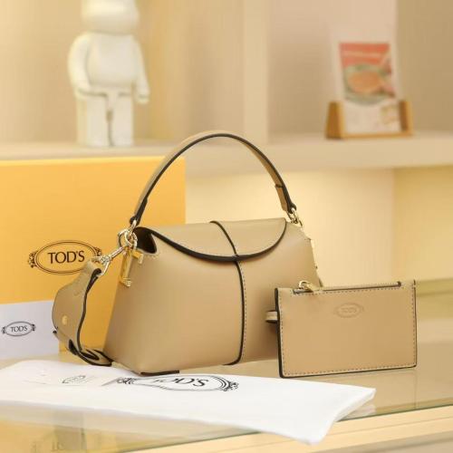 شنطة صغيرة من Tod’s أنيقة مع محفظة مطابقة – لون مش...