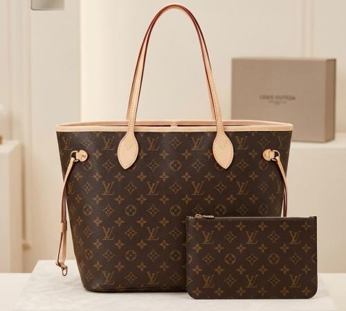 شنطة نسائية من Louis Vuitton