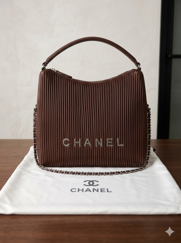 حقيبة كتف CHANEL مبطنة – تصميم فاخر وعصري