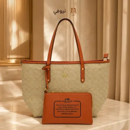 شنطة نسائية من Coach لون مشمشي فاتح