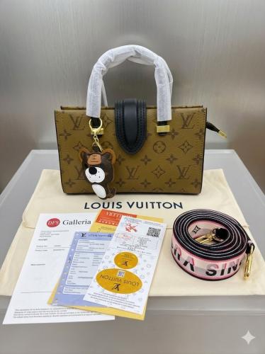 حقيبة نسائية فاخرة من Louis Vuitton مع تعليقة جذاب...