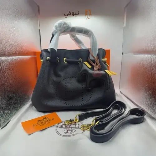 شنطة هرمز أسود نسائية | حقيبة أنيقة للاستخدام اليو...