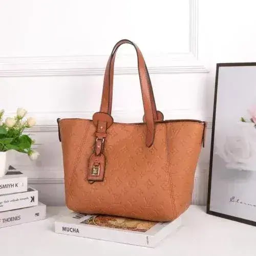 شنطة نسائية فاخرة Louis Vuitton