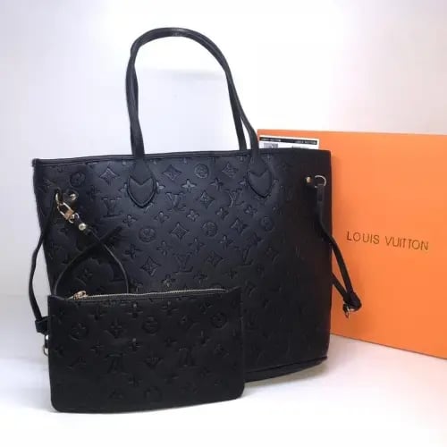 شنطة جامعية Louis Vuitton