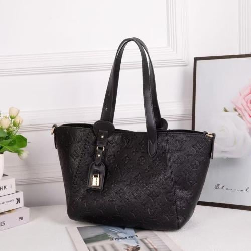 شنطة نسائية فاخرة Louis Vuitton