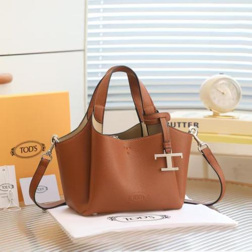 حقيبة نسائية أنيقة من Tod’s لون بني فاتح