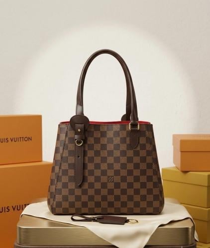 شنطة نسائية فاخرة Louis Vuitton