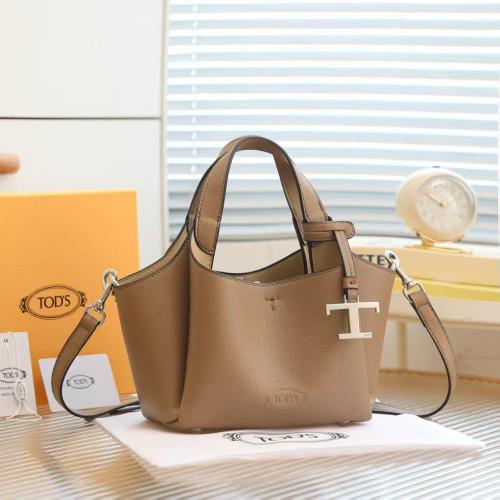 حقيبة نسائية أنيقة من Tod’s لون كاكي