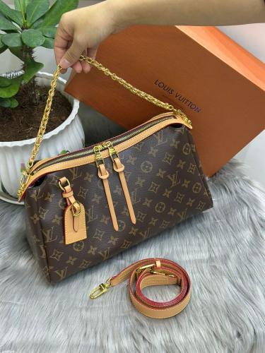 شنطة Louis Vuitton النسائية بنقشة المونوغرام الكلا...