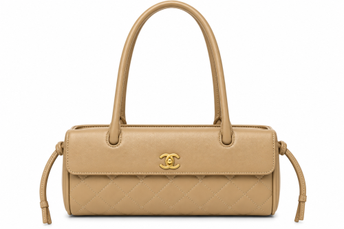 شنطة نسائيةCHANEL جلدية مبطنة بتصميم أنيق