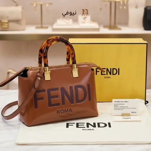 حقيبة Fendi نسائية فاخرة – تصميم بني أنيق بشعار با...