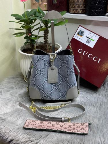 شنطة نسائية GUCCI بتفاصيل فاخرة