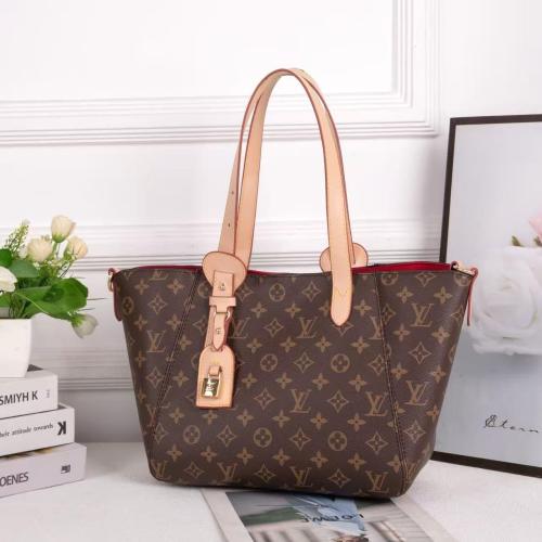 شنطة نسائية فاخرة Louis Vuitton