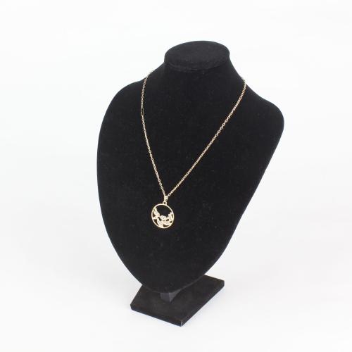 صدر تعليق قلب مخمل اسود