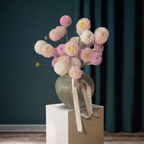 فازة "زهور الندى" - سحر الكريسانثيموم الوردي بلمسة...