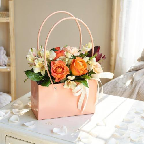 حقيبة "ألق المشمش" - تنسيق الروز والألستروميريا ال...