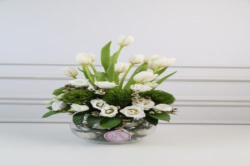 فازة "مزهرة النقاء" - توليفة التوليب والروز الأبيض