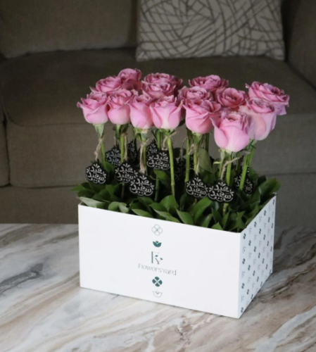 توزيعات "رقة وردية" – 10 وردات جوري طبيعي في بوكس...