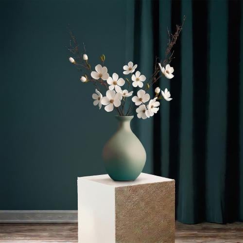 فازة "سكون الفيروز" - بساطة الزهور البيضاء في تصمي...