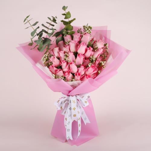 باقة "أحلام وردية" - روز زهري وإيوكاليبتوس