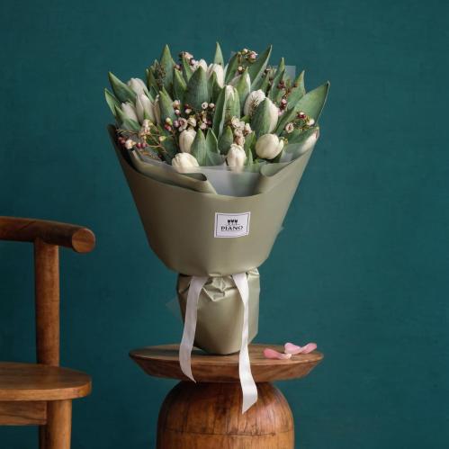 باقة "ندى الصباح" - التوليب الأبيض في الغلاف الزيت...