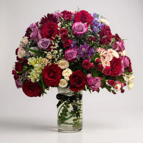 فازة "القصور الملكية" – تنسيق جوري أحمر وأرجواني ض...