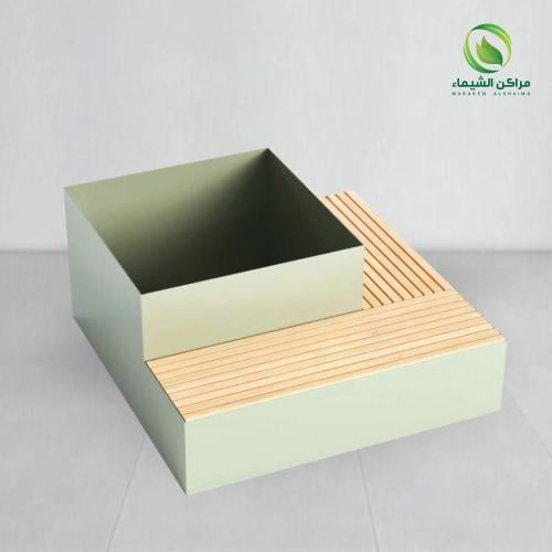 جلسة خارجية كبيرة مع حوض زرع