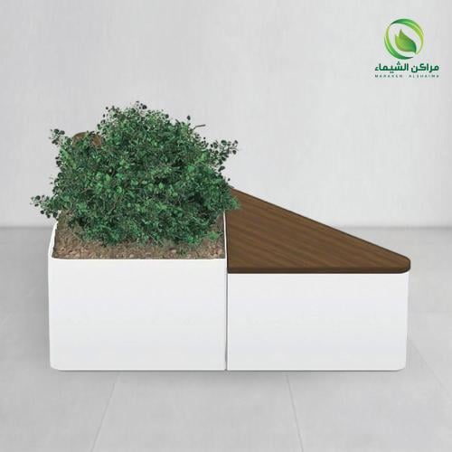 جلسة خارجية فيبر وخشب سويدي شكل مثلث وحوض زرع