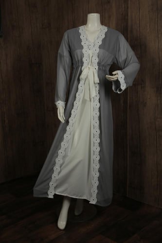 ارواب نفاس روب استقبال بتصميم انيق ومريح